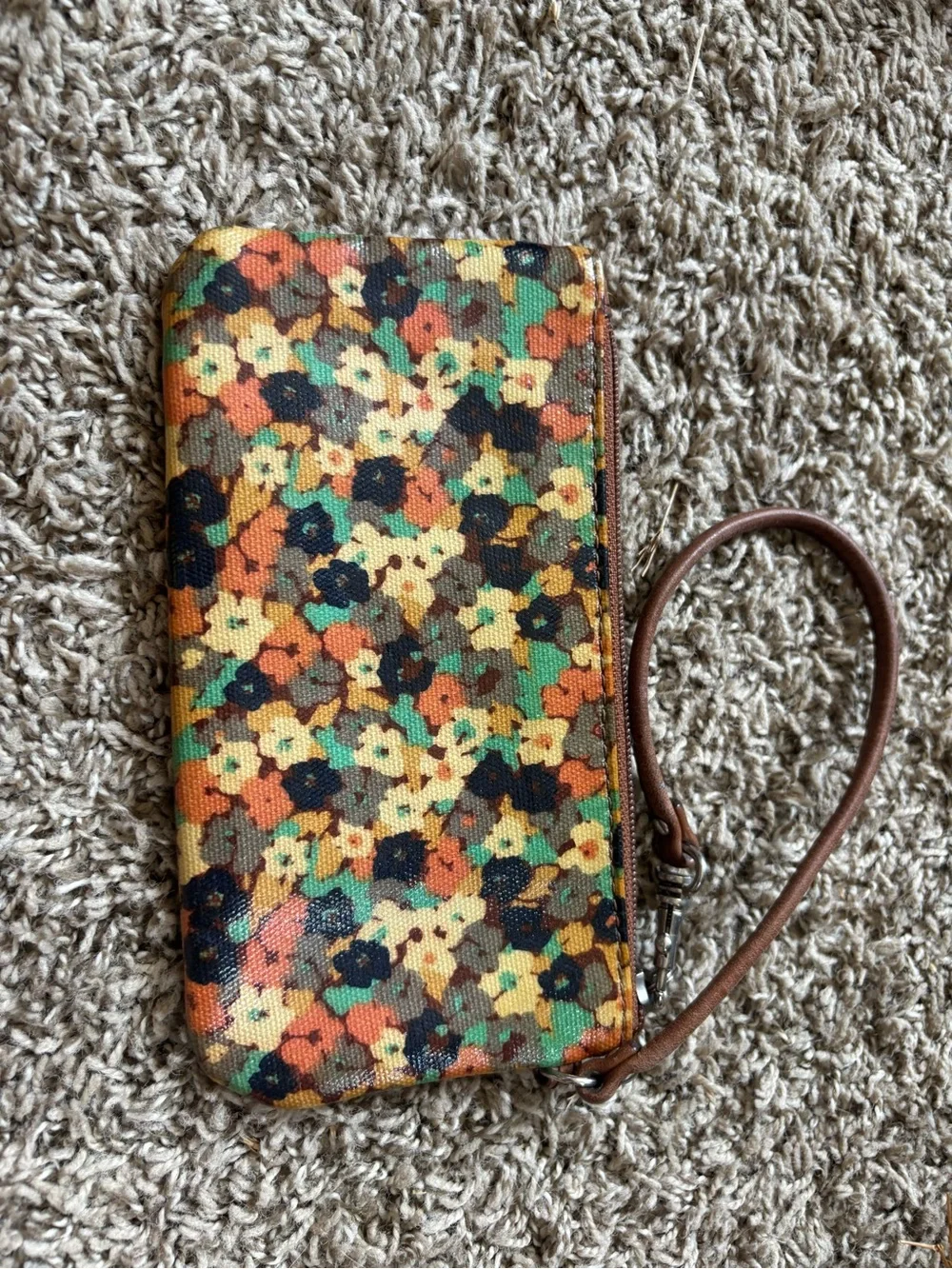 Fossil compact wristlet